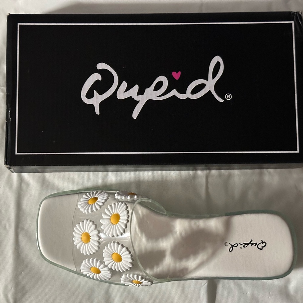 Qupid Women's Clear Sandals with Daisy Embellishments